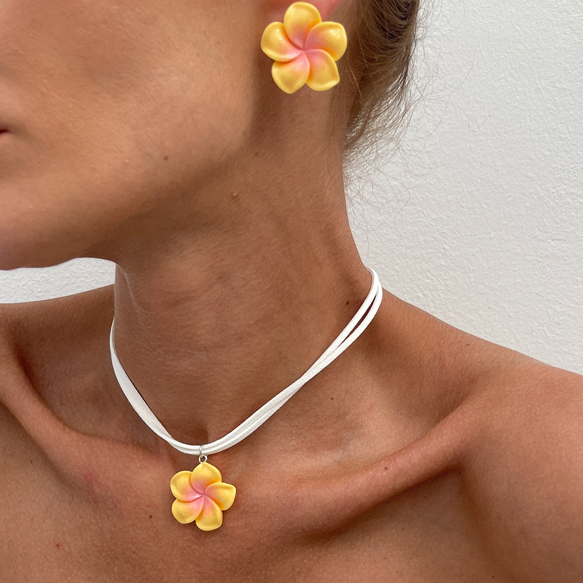 Gradient Flower Pendant Necklace Earrings Set