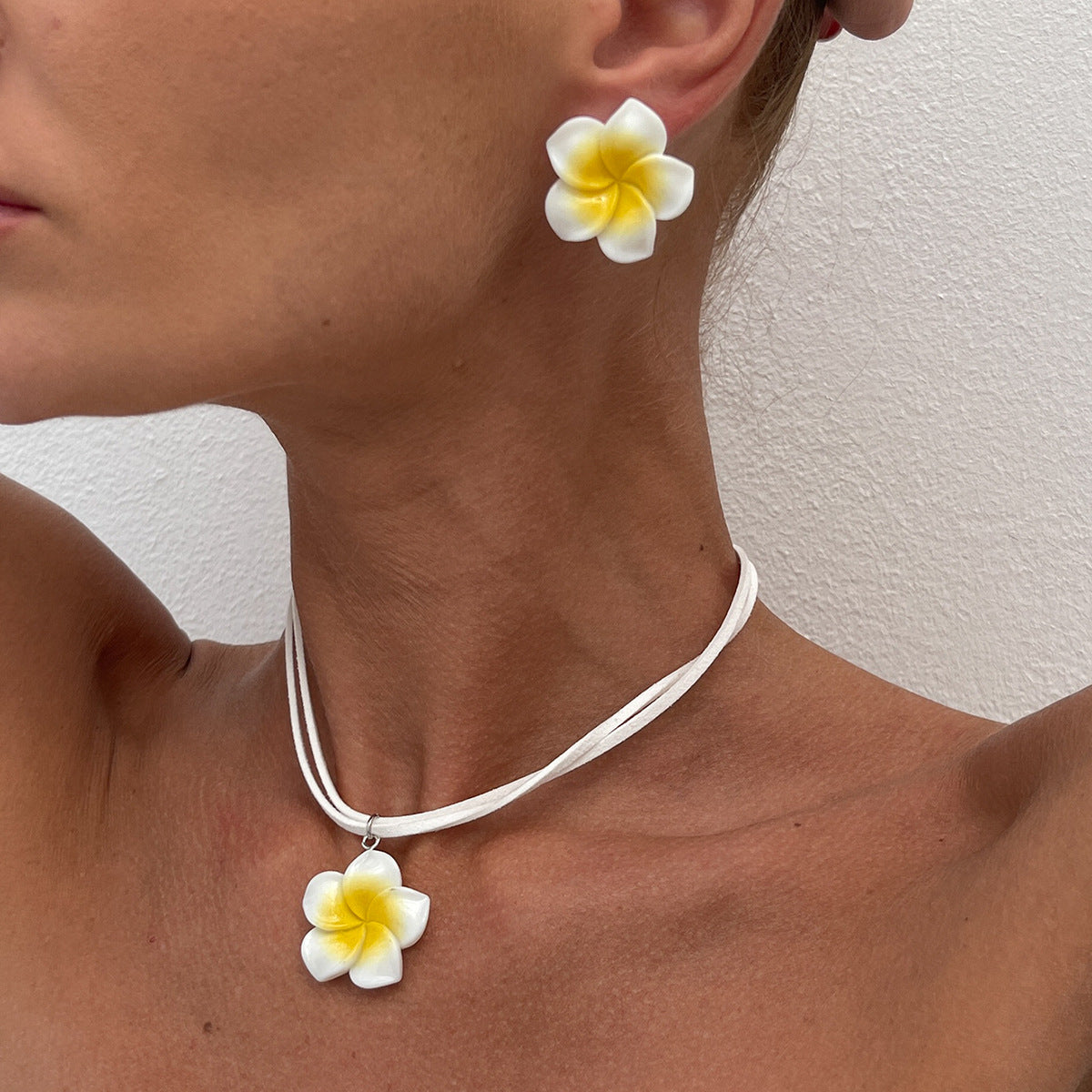 Gradient Flower Pendant Necklace Earrings Set