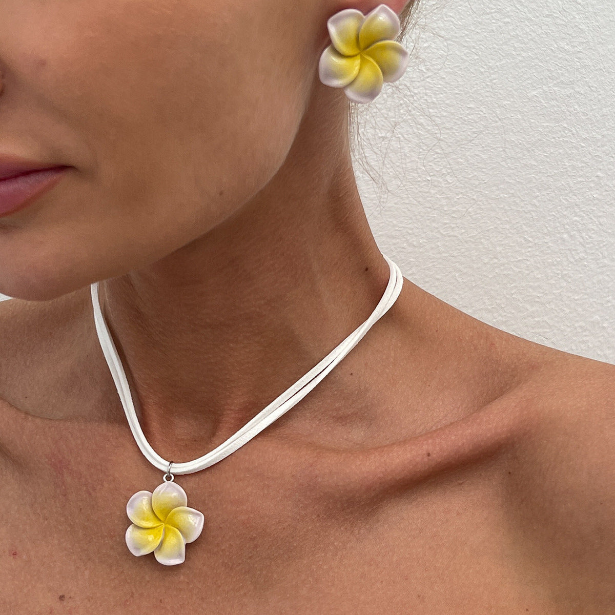 Gradient Flower Pendant Necklace Earrings Set