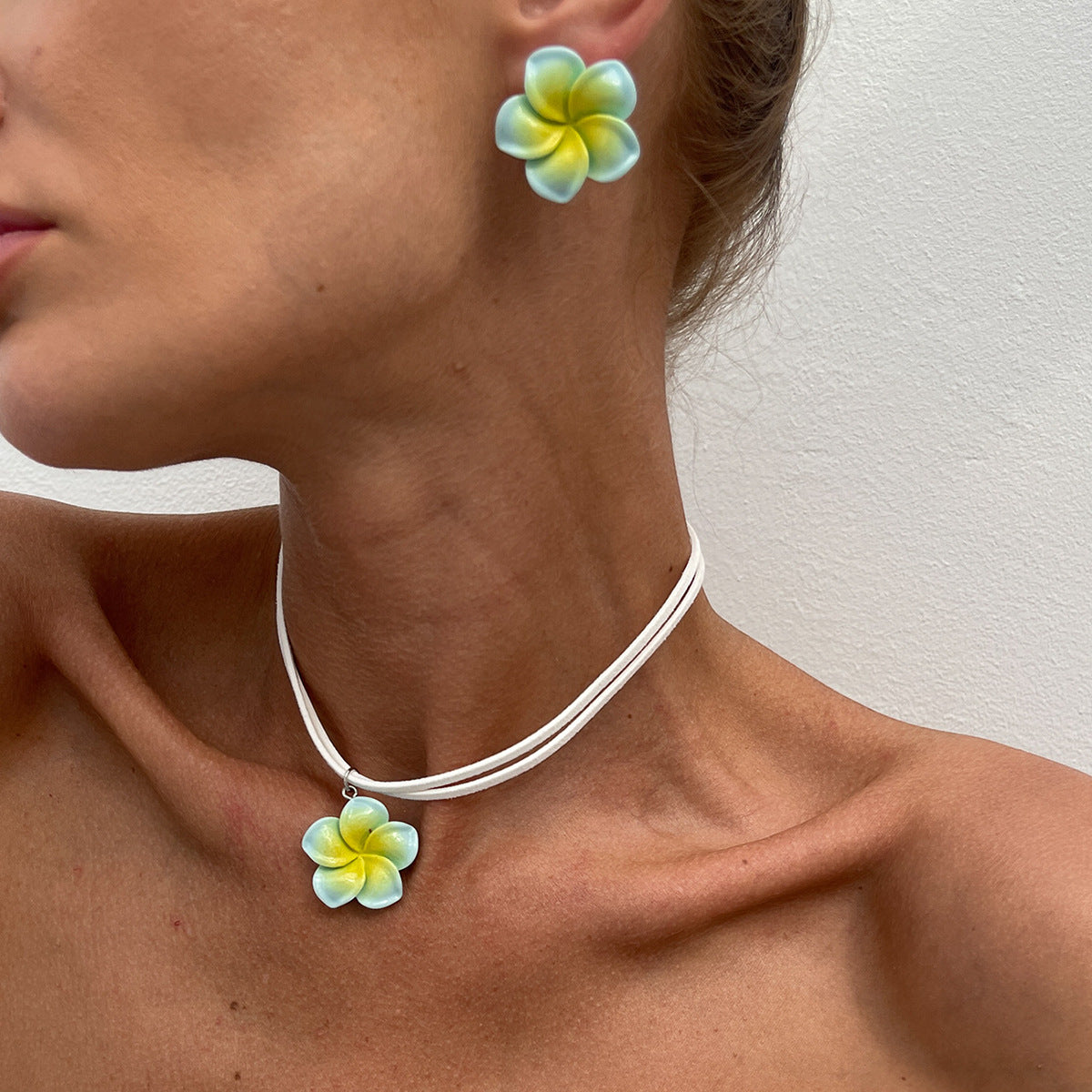 Gradient Flower Pendant Necklace Earrings Set