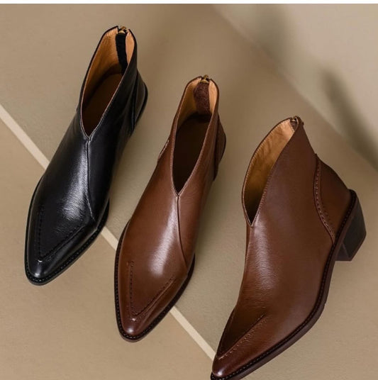 Hand-stitched Pointed-toe Boots