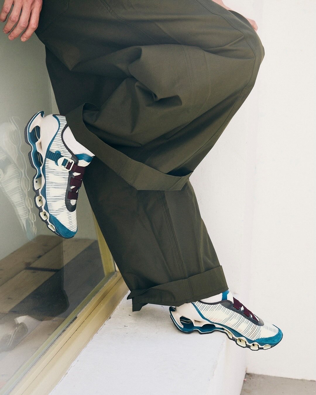 Wave Prophecy Strap Cushioning And Breathable Mesh Sneakers