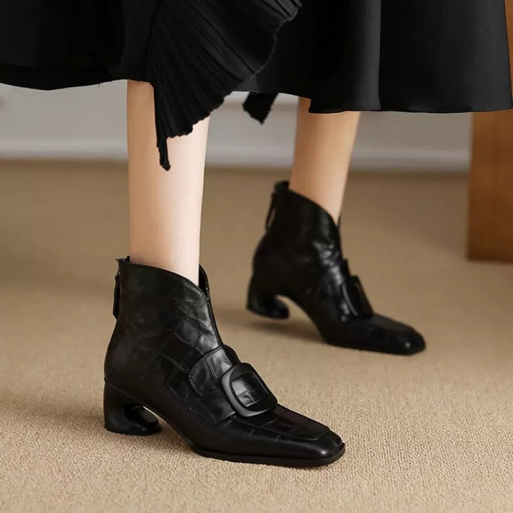 Ancient Square Buckle Mid-heeled Shoes