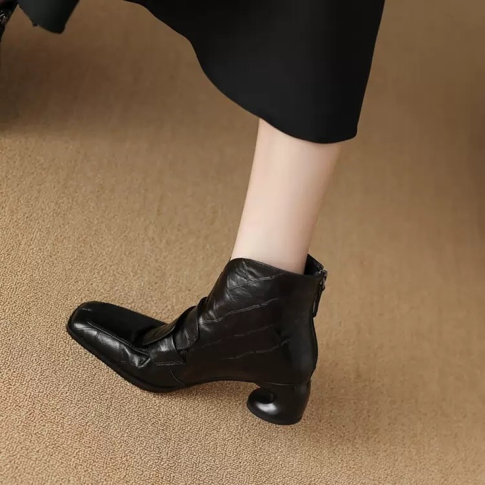 Ancient Square Buckle Mid-heeled Shoes