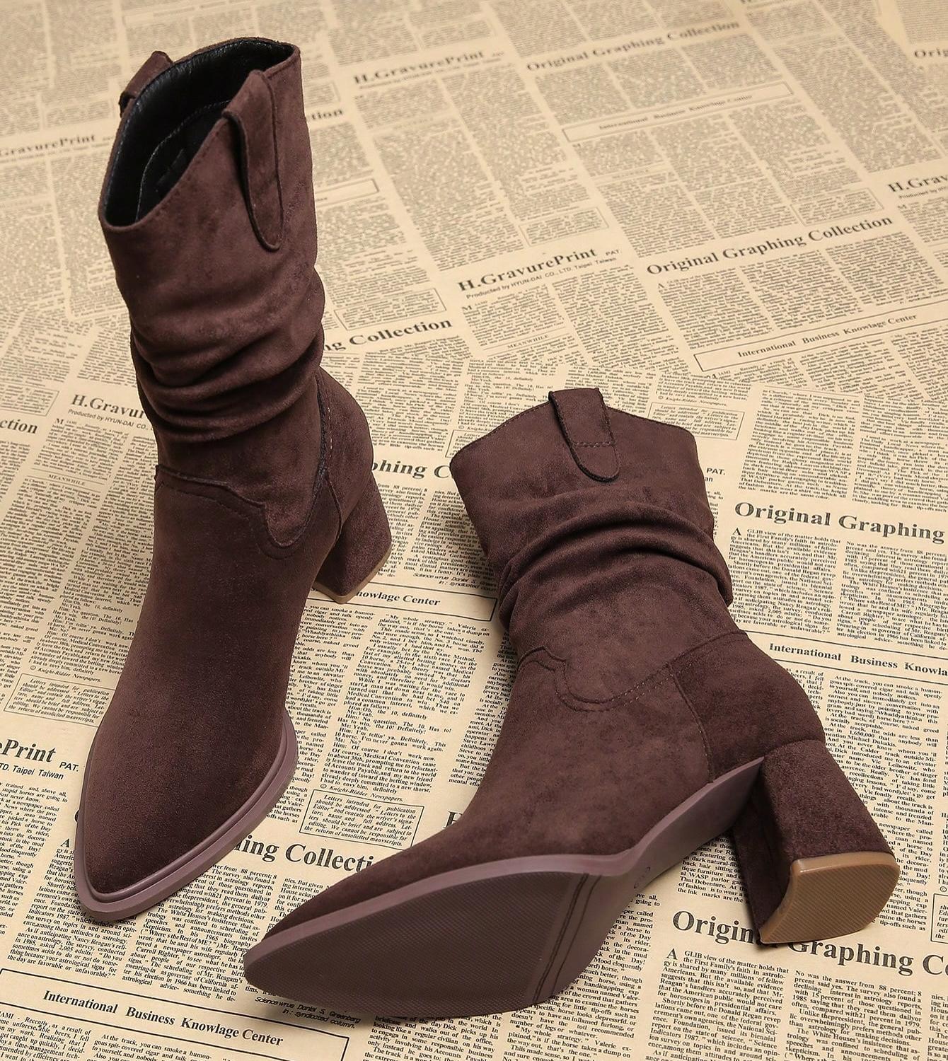 Slouch Heeled Boots With A Stacked Heel