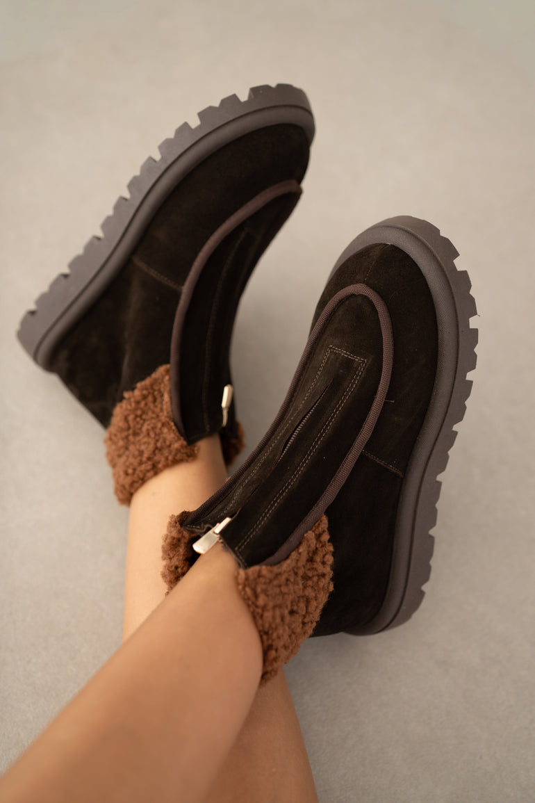 Genuine Leather Suede Women's Boots With Front Zipper Detail And Fur