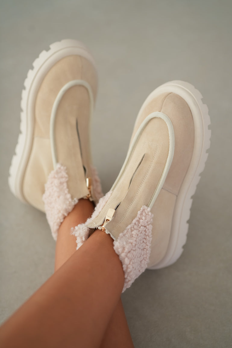 Genuine Leather Suede Women's Boots With Front Zipper Detail And Fur